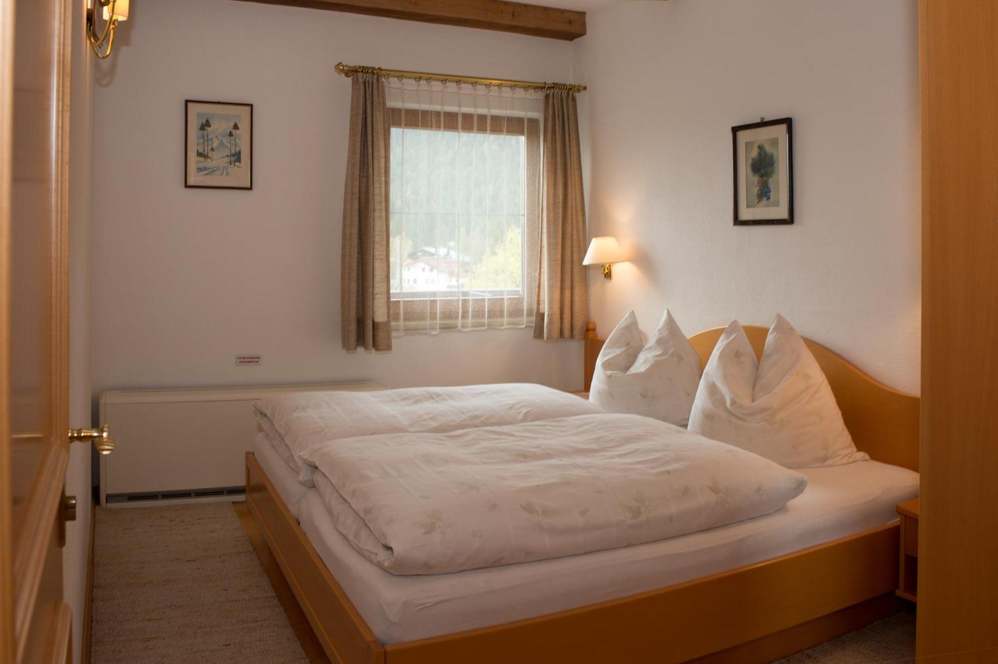 Kreuzhof Seefeld Seefeld in Tirol Room photo